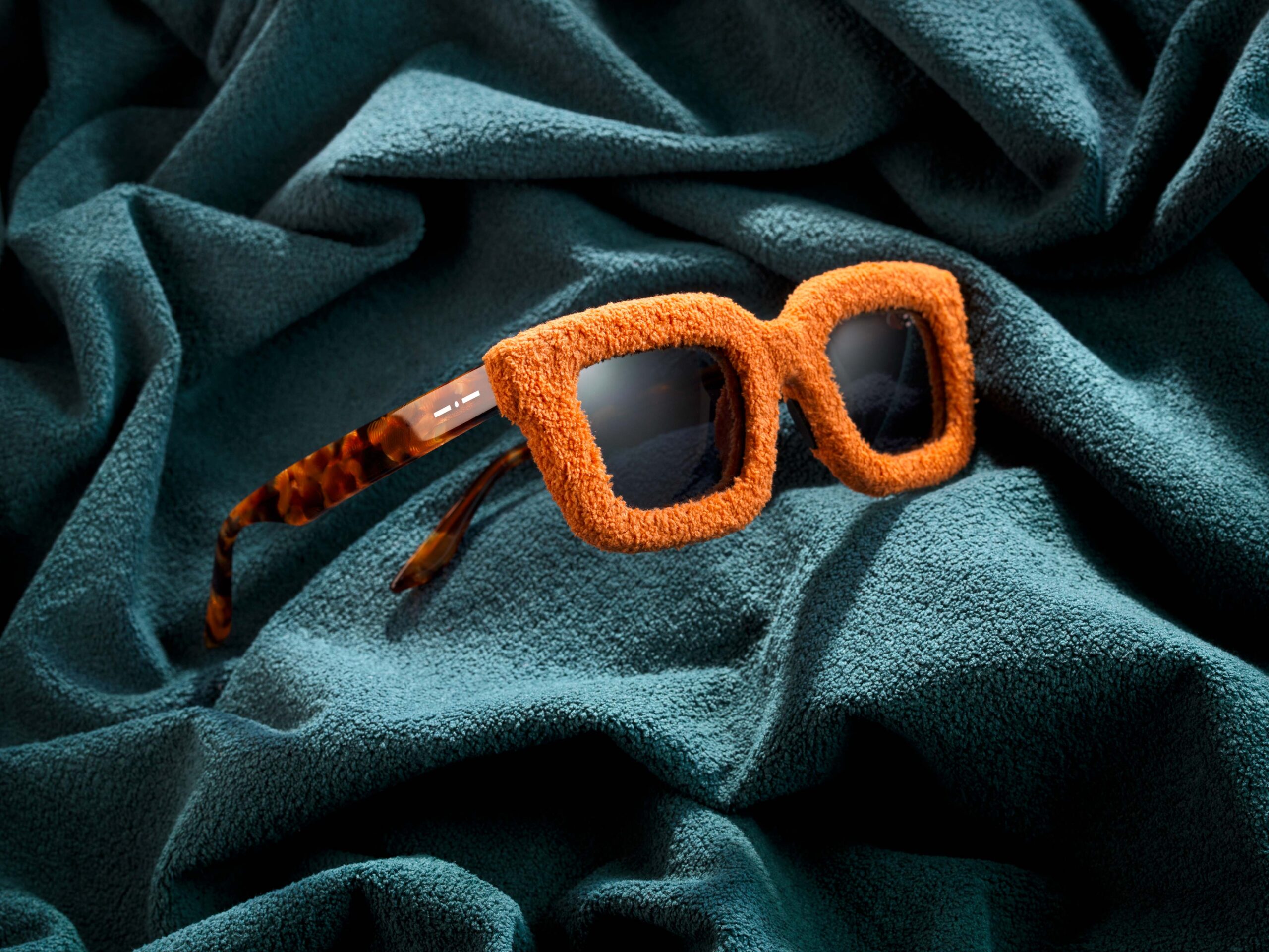 A sensory experience of eyewear // ITALIA INDEPENDENT FW25 Teddy Collection