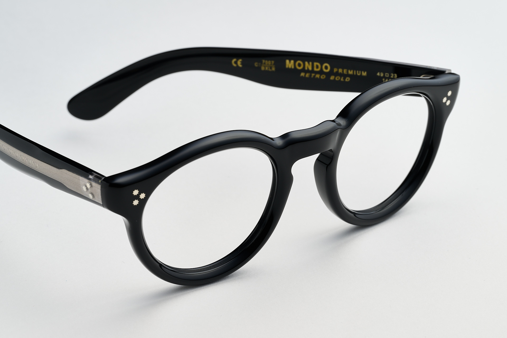 KADOR Premium Retro Bold // Two Icons Reimagined KADOR Premium Retro Bold // Two Icons Reimagined